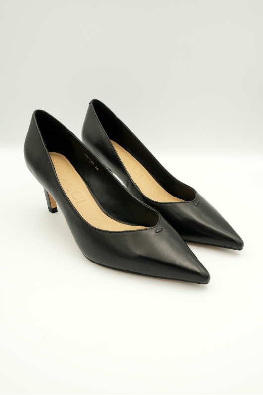 Туфли VITACCI исполненные в черном цвете.